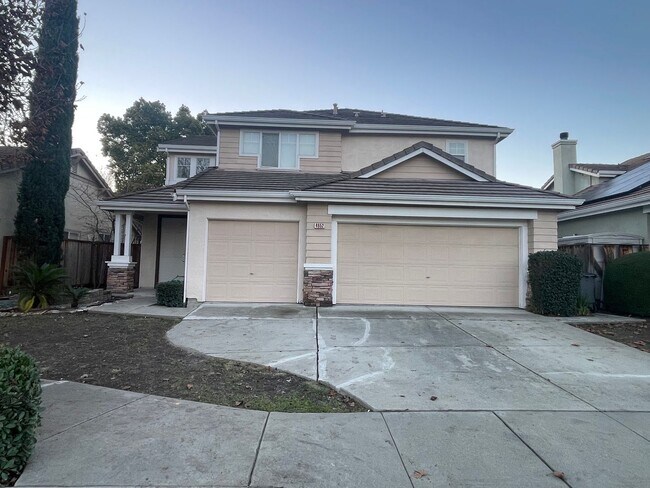 Building Photo - Wonderful Home Close to Shopping and Public Transportation.