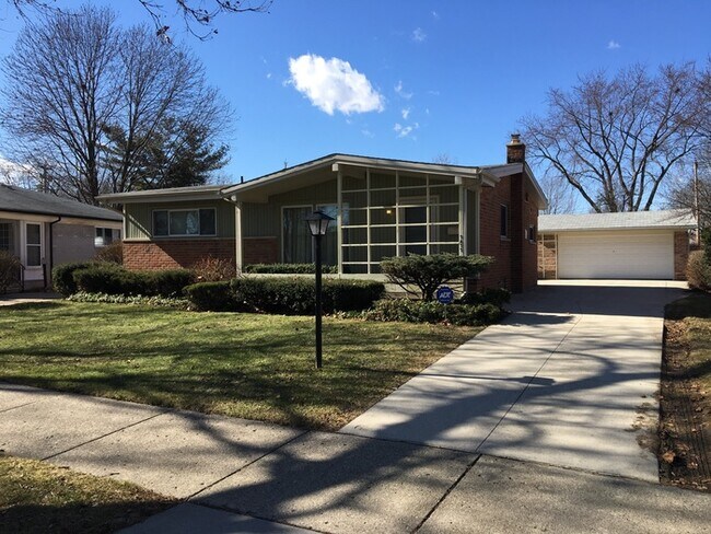 Building Photo - Beautiful Totally updated Open concept Ranch