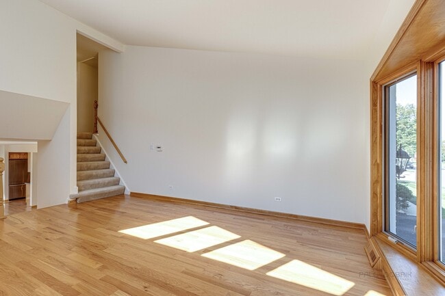 Building Photo - 317 E Valley Ln