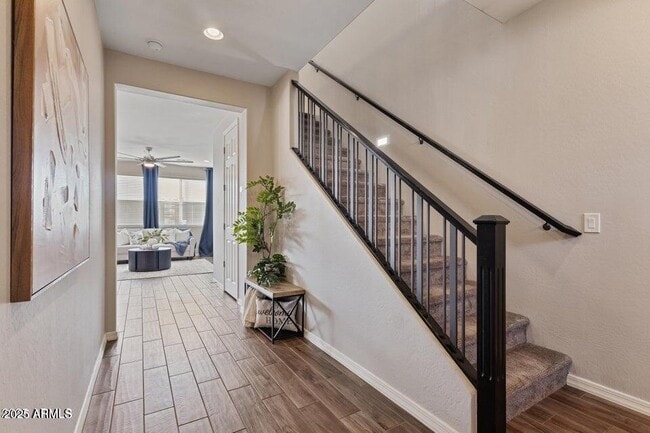 Building Photo - 2337 W Gloria Ln