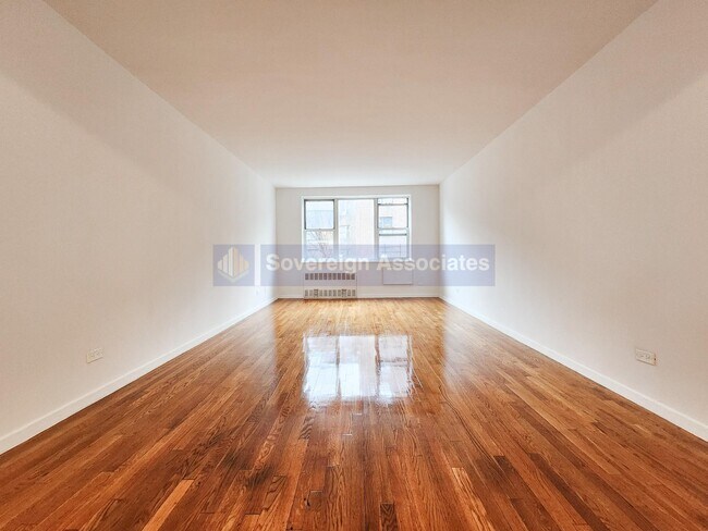 Building Photo - 3555 Oxford Avenue