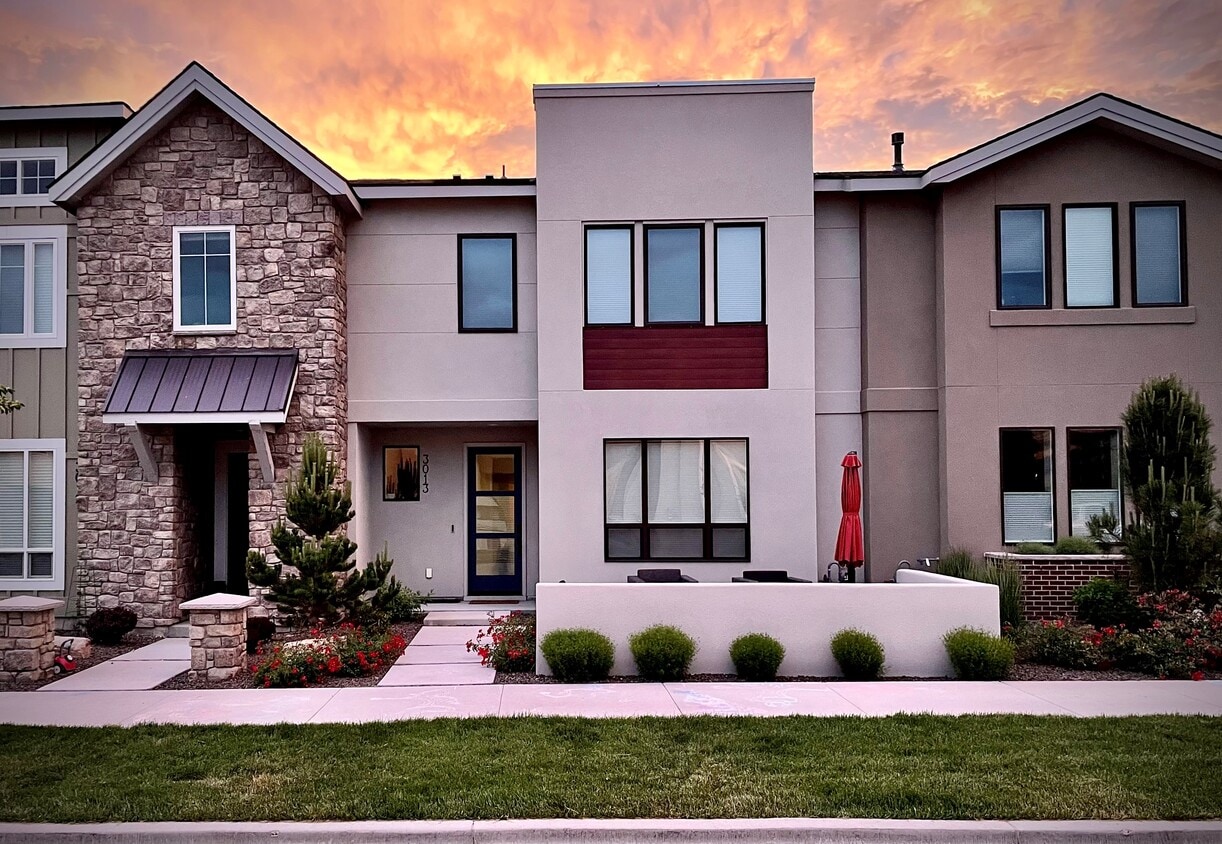 Primary Photo - 3013 S Honeycomb Way