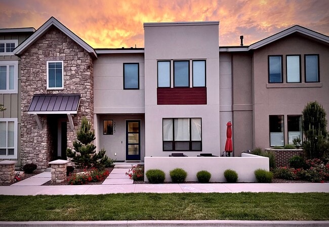 Building Photo - 3013 S Honeycomb Way