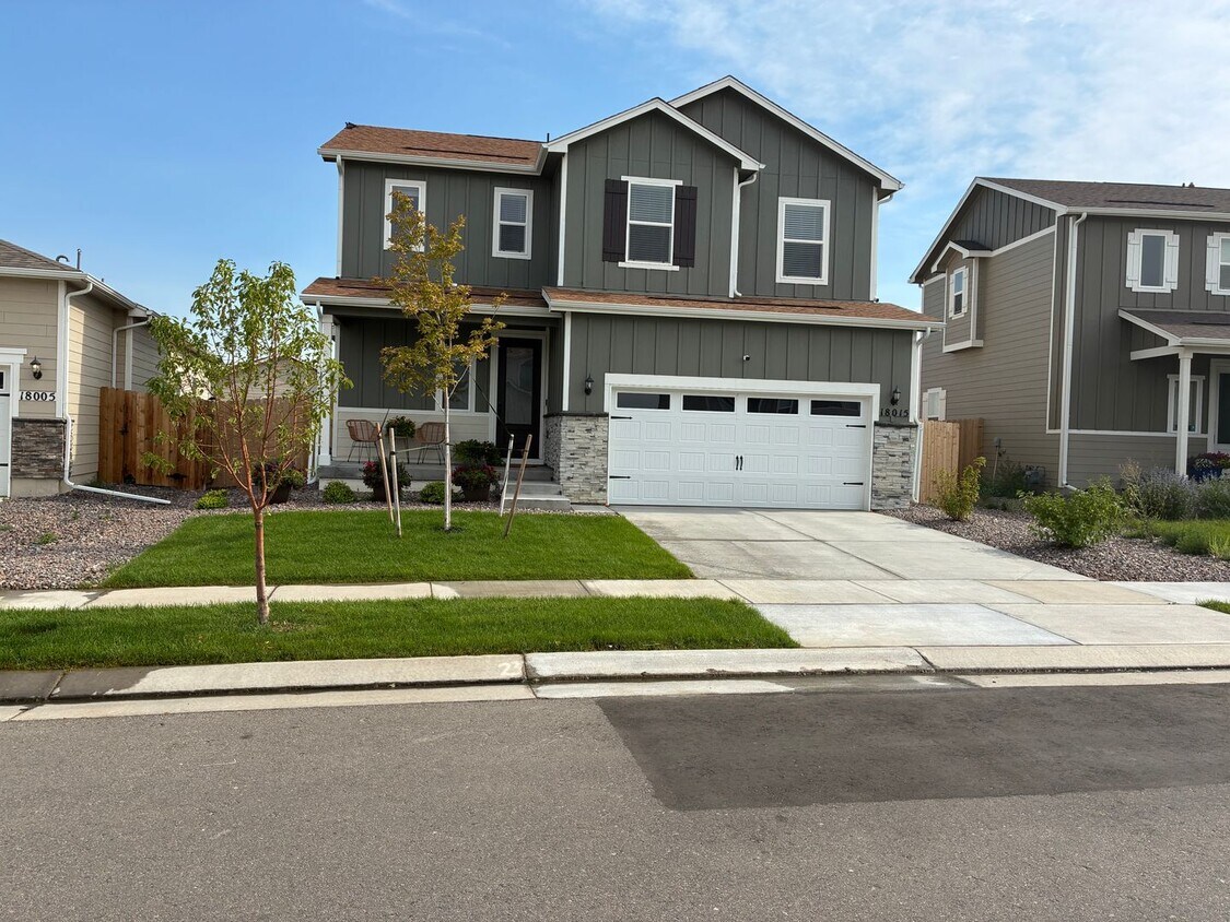 Foto principal - Beautiful 3 Bedroom, 2.5 Bathroom New Buil...