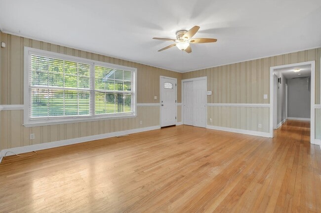 Building Photo - 2107 Croydon Dr