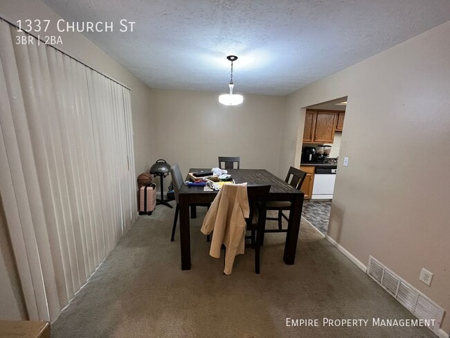 Foto del edificio - 1337 Church St