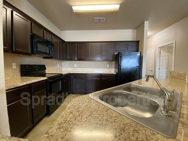 Foto del edificio - 7008 Cameron Park Rd
