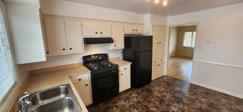 Primary Photo - 9805 W Manitoba St