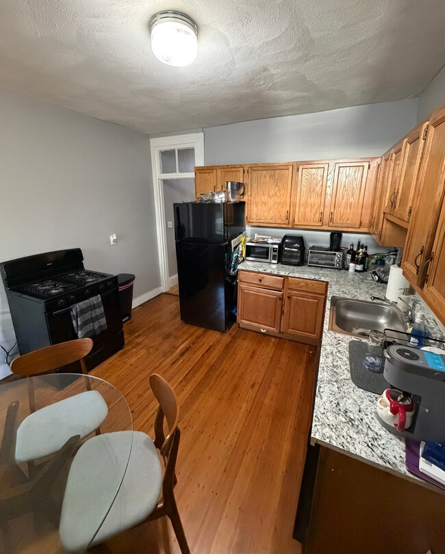 Foto del edificio - 121 Hillside St