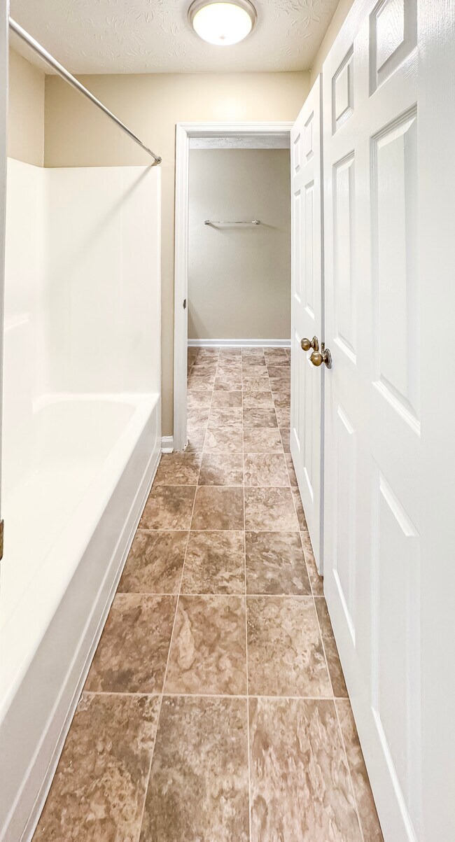 Shower/Tub - Brittwood