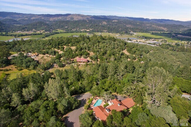 Building Photo - 2470 Spring Mountain Rd