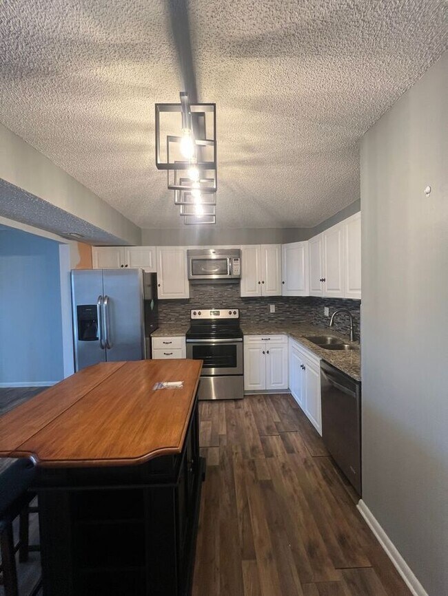 Foto del edificio - Updated Sanford Condo with Private Patio & Community Pool Near Downtown!