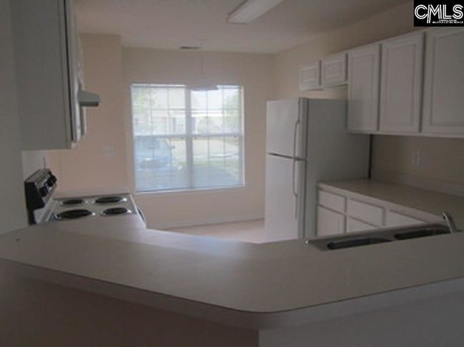 Building Photo - 106 Avebury Ln