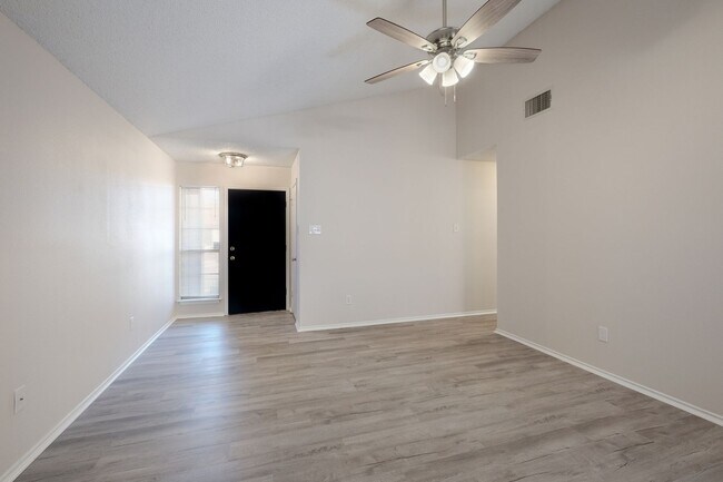 Foto del edificio - 629 Fern Meadow Dr