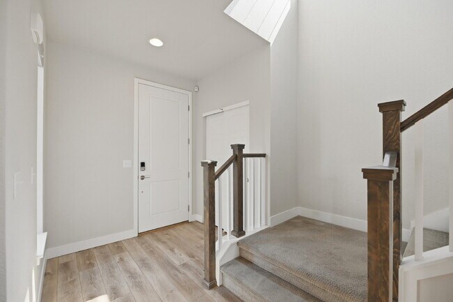 Building Photo - $2,840.95 with $300 Off the first month's rent, 2 Beds - 1.5 Bath, Single Family Home in Westmins...