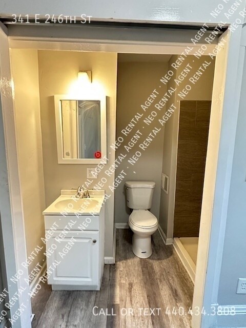 Foto del edificio - 341 E 246th St