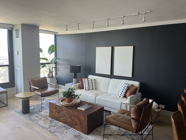 Foto del edificio - 1030 N State St