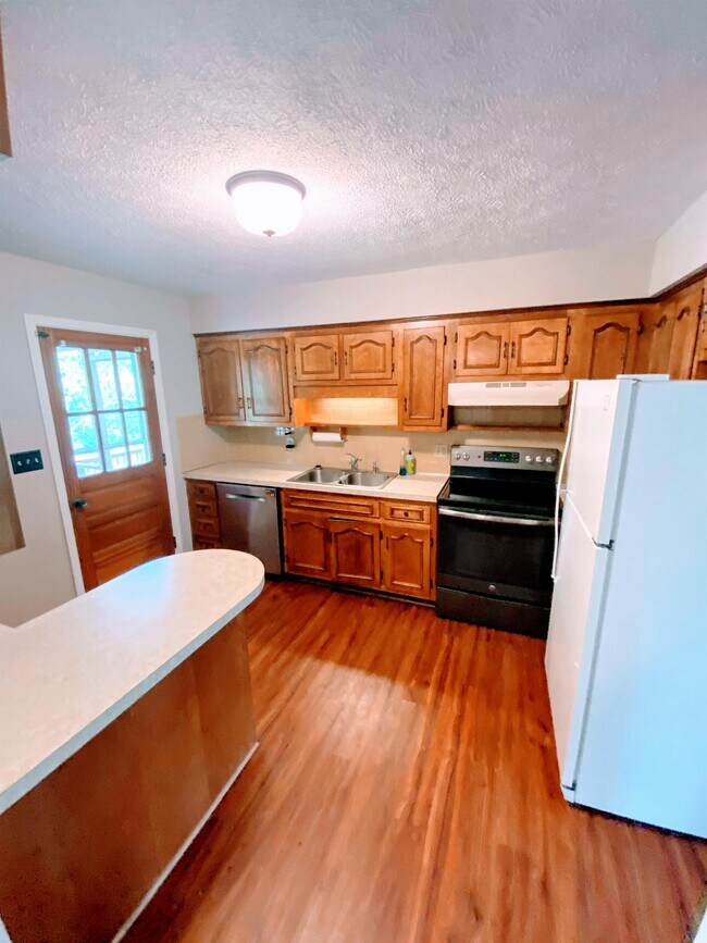 Building Photo - 229 Maple Hills Dr
