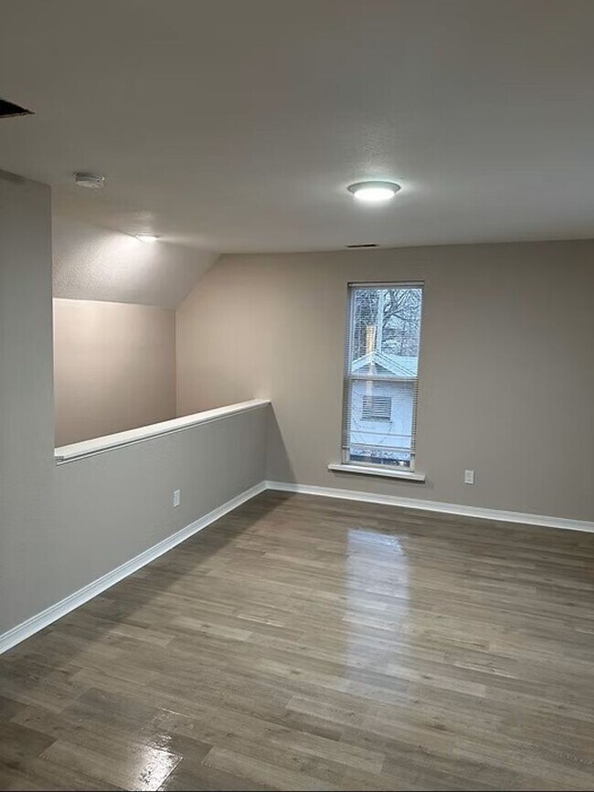 Foto del edificio - 320 S Florence Ave