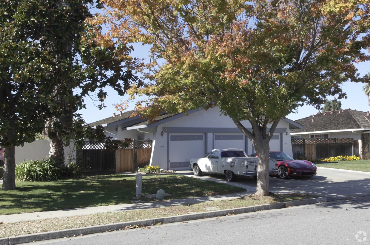 Foto del edificio - 421-423 Pinehurst Ave