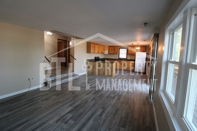 Building Photo - Charming 2 Bedroom Home - Minutes from the...