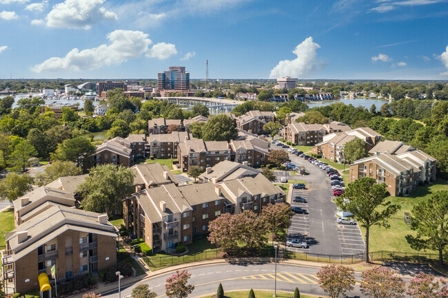 Foto aérea - Hampton Harbor Apartments