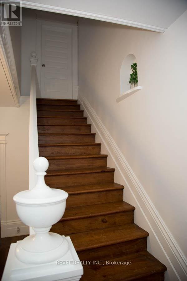 Building Photo - 522 Colborne St