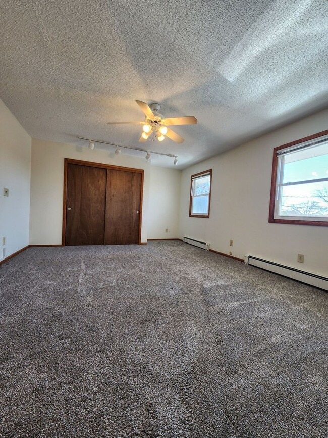 Building Photo - 7225 Valley Pl