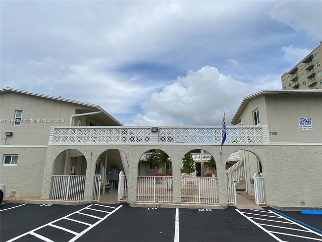 Foto del edificio - 1100 SW 36th Ct