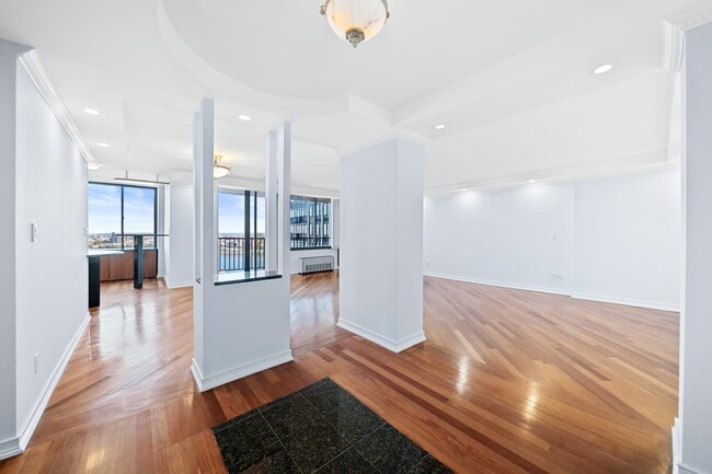 Building Photo - 200 Winston Dr