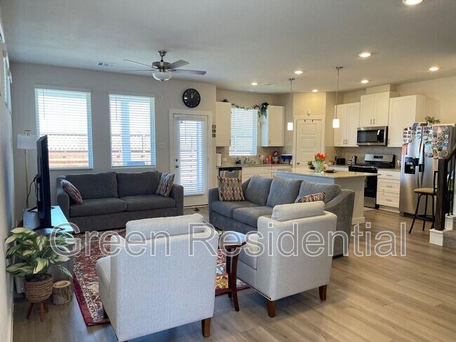 Foto del edificio - 14850 Slow River Ave