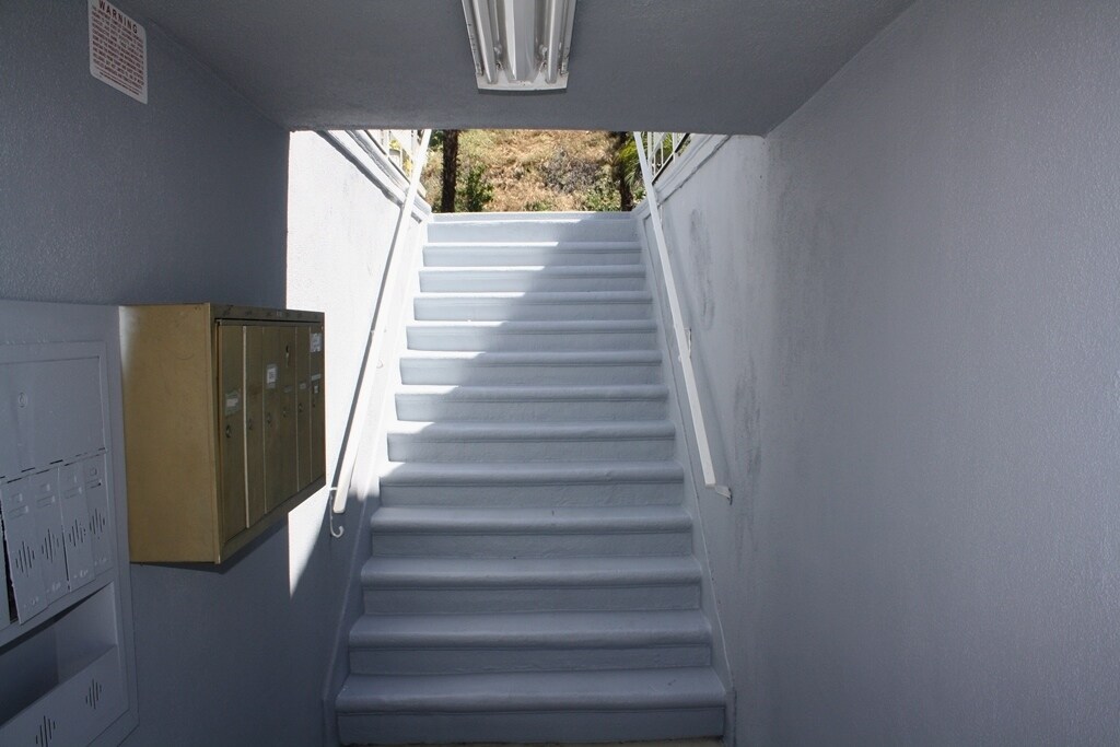 Building Photo - 628 Via Altamira