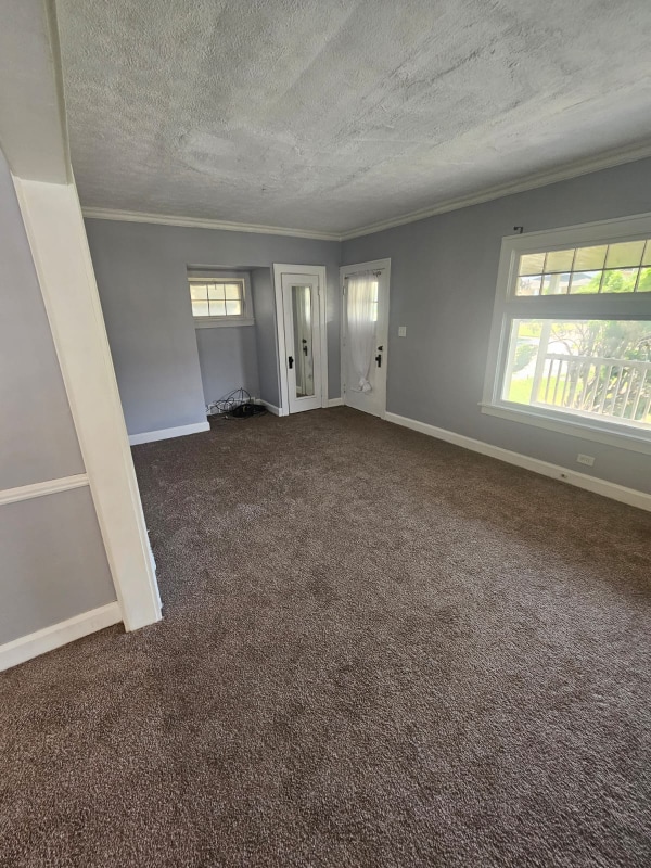 Building Photo - 8409 Rosewood Ave