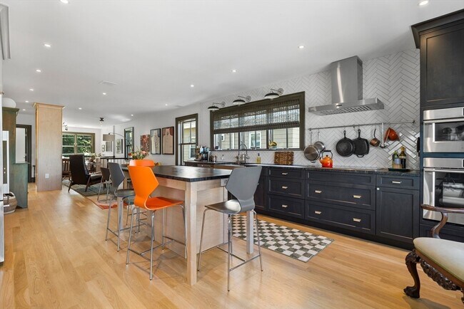 Building Photo - 11 Montrose St