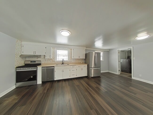 Building Photo - 19136 W Jacquie Ave