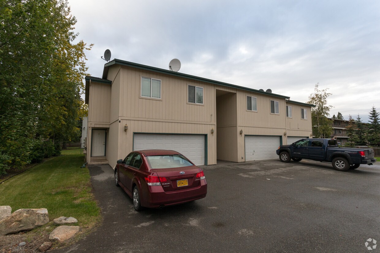 Building Photo - 3500 E 42nd Ave