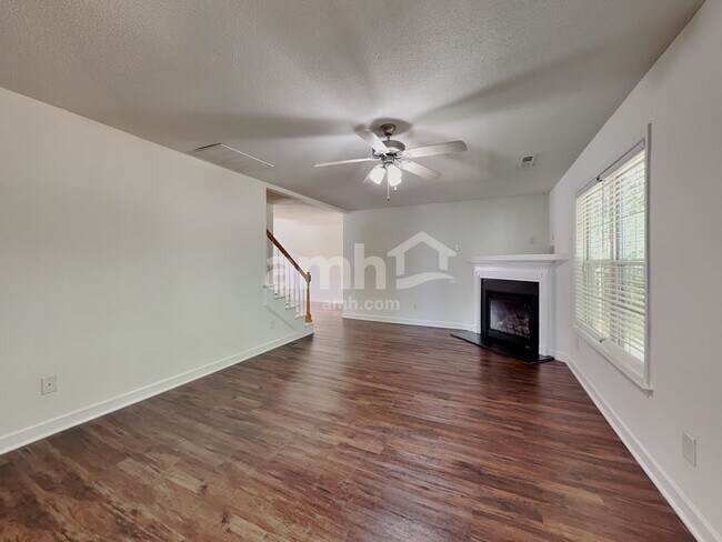 Foto del edificio - 1629 Hawkcrest Ln