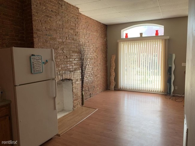 Building Photo - 1 br, 1 bath Apartment - 2103 Maryland Ave