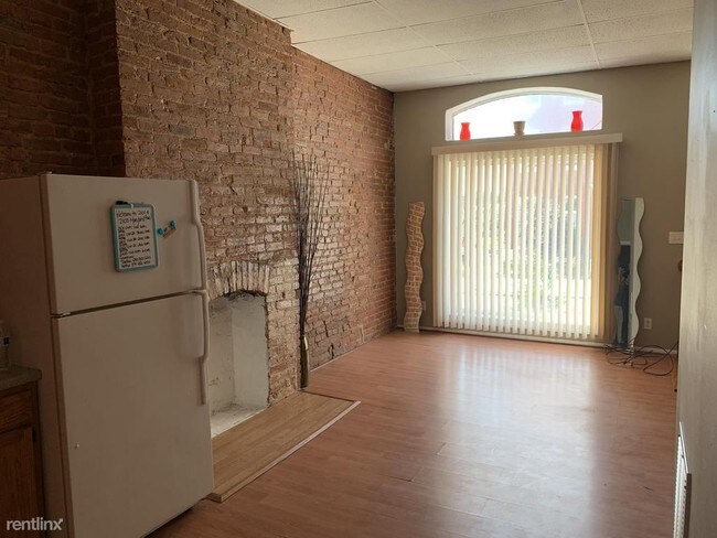 Foto del edificio - 1 br, 1 bath Apartment - 2103 Maryland Ave