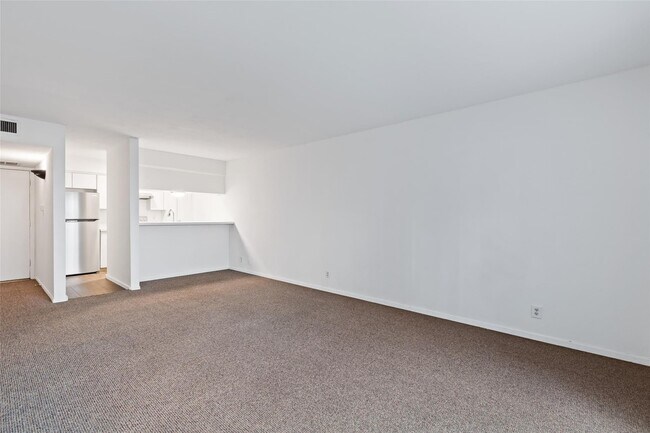 Foto del edificio - 4859 Cedar Springs Rd