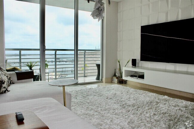 Building Photo - 325 S Biscayne Blvd