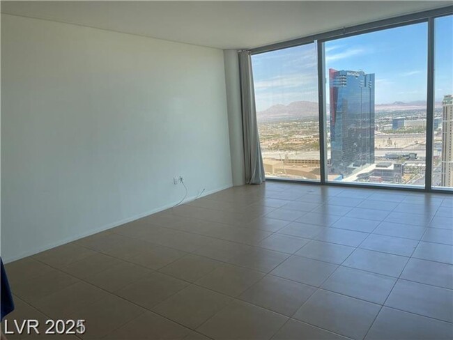 Foto del edificio - VEER TOWERS! BEAUTIFUL 1 BEDROOM UNIT!