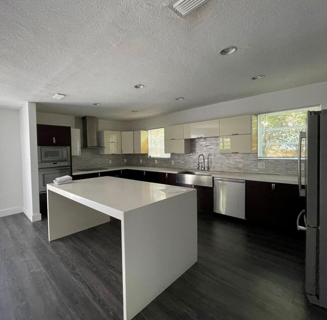 Building Photo - 4021 Red Rd