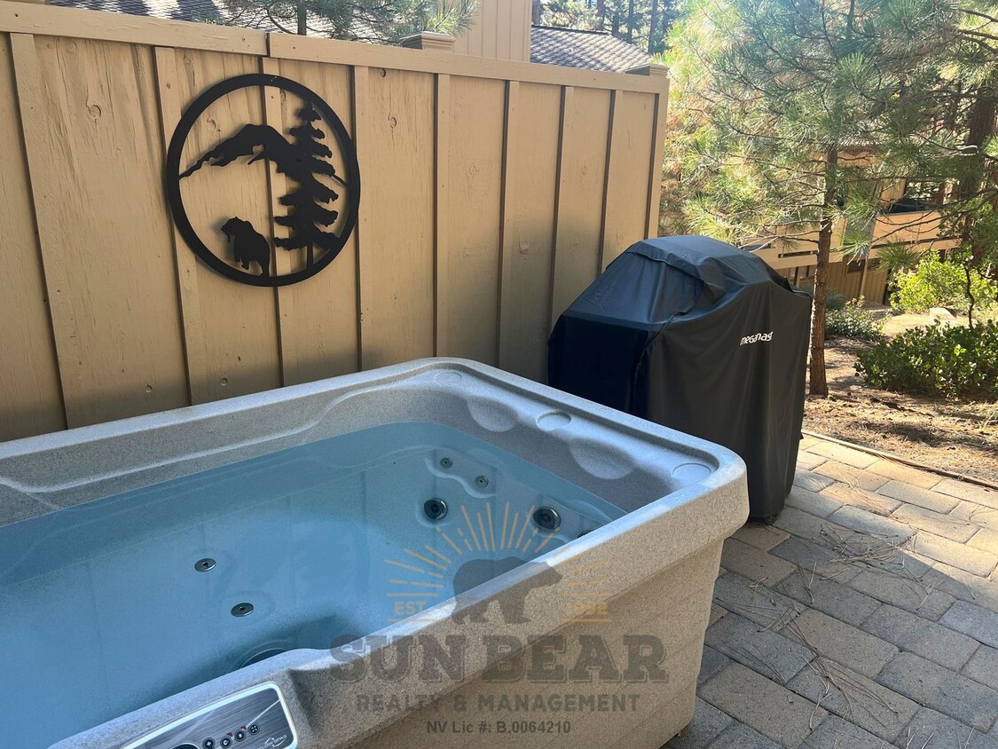 Primary Photo - Dog Friendly Condo with a Private Hot Tub!