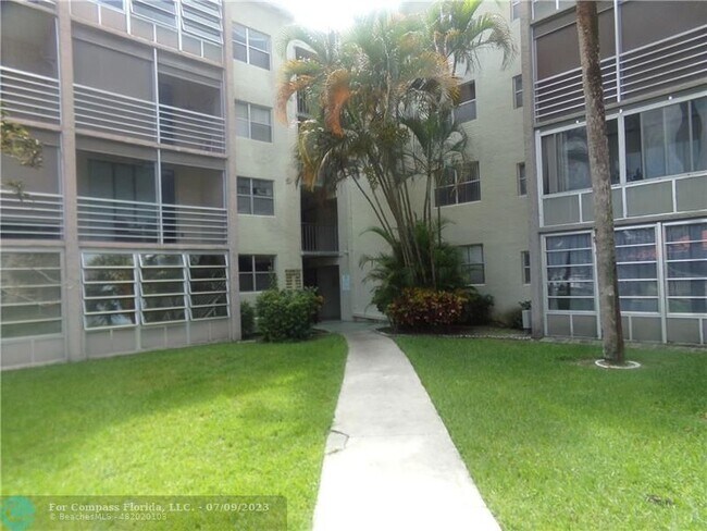 Foto del edificio - 1830 N Lauderdale Ave