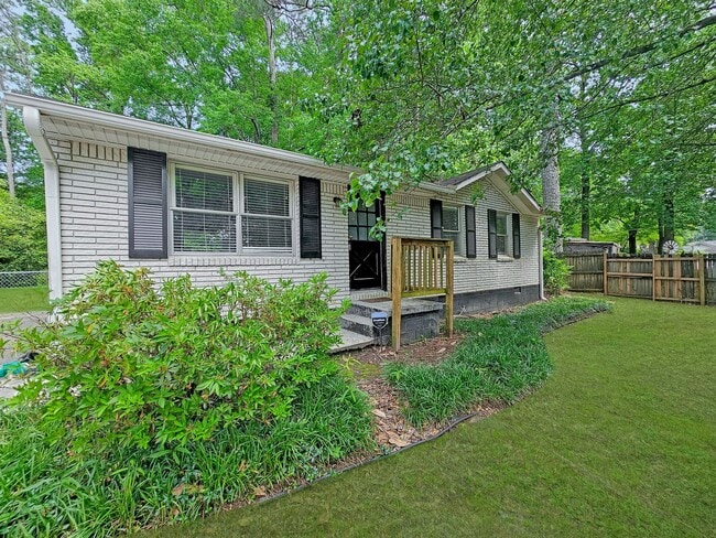 Building Photo - Updated 3-Bedroom Brick Ranch in Jonesboro with Fenced Yard & Prime Location