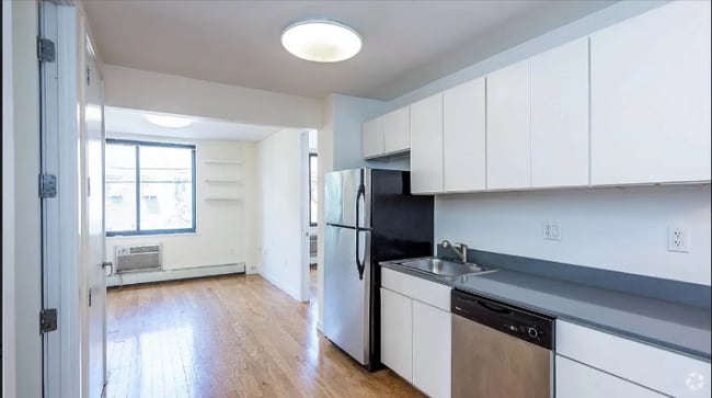 Building Photo - 924 Metropolitan Ave