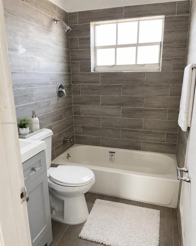 Building Photo - 4281 Riverside Dr