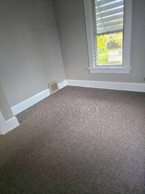 Building Photo - 2543 Mahoning Rd NE