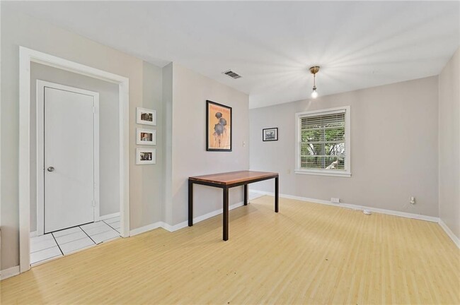 Building Photo - 3102 Fontana Dr